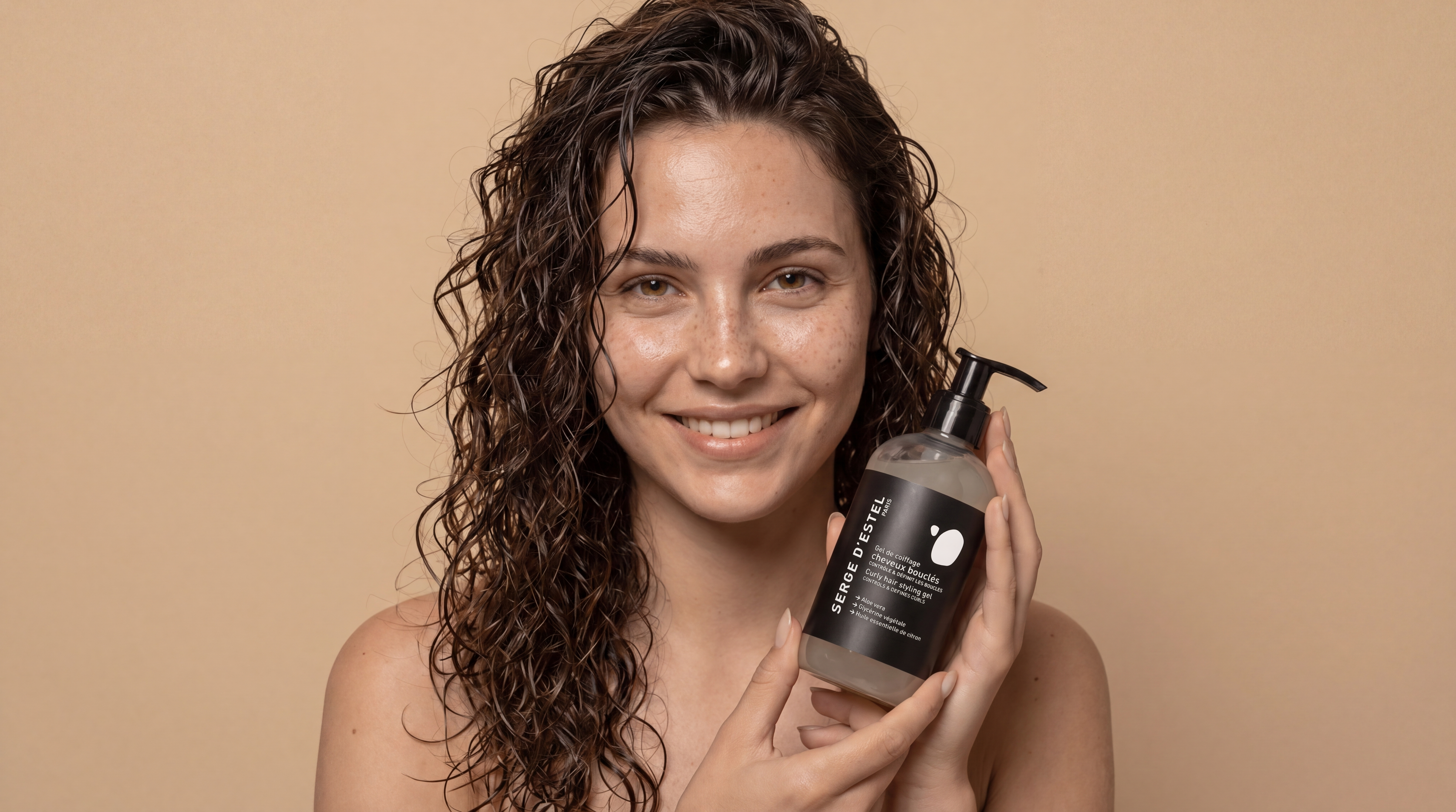 Gel de coiffage et masque cheveux bouclés