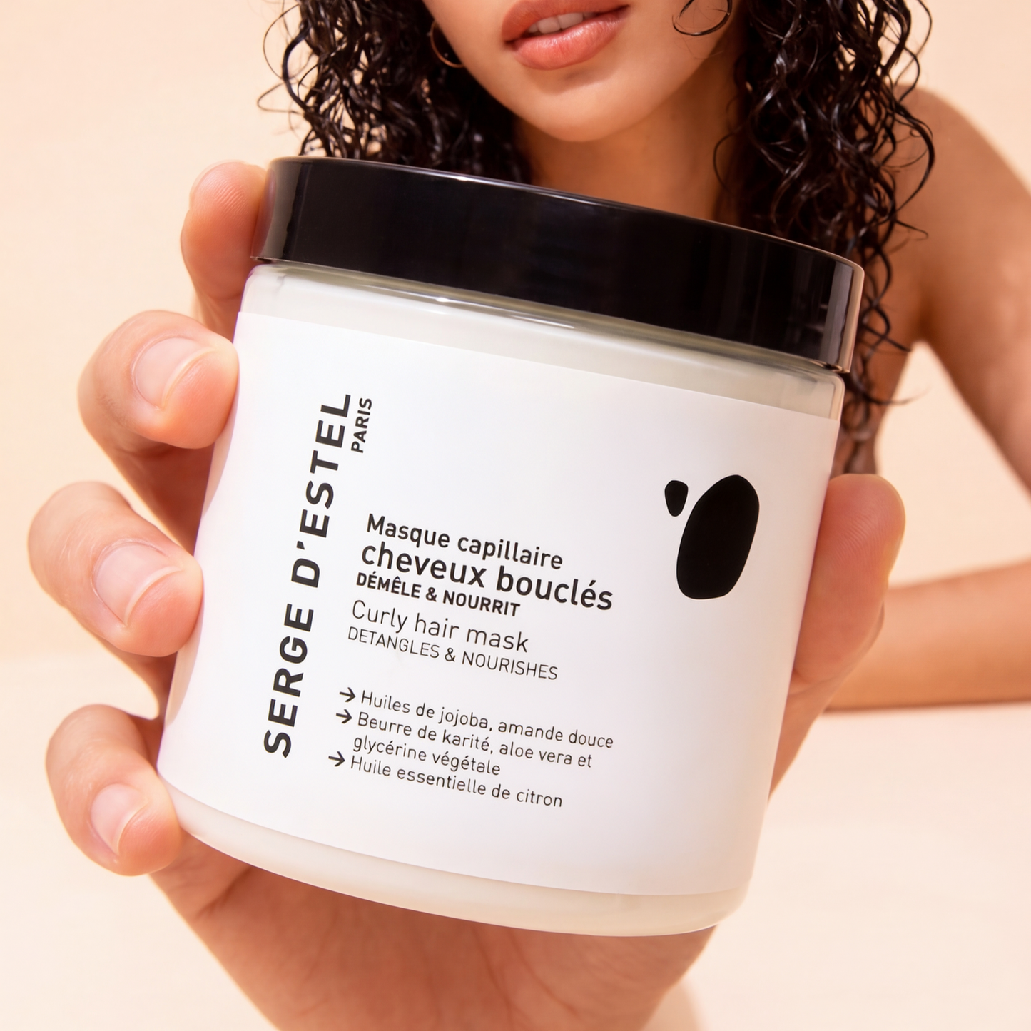 Gel de coiffage et masque cheveux bouclés