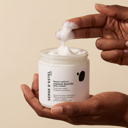Gel de coiffage et masque cheveux bouclés