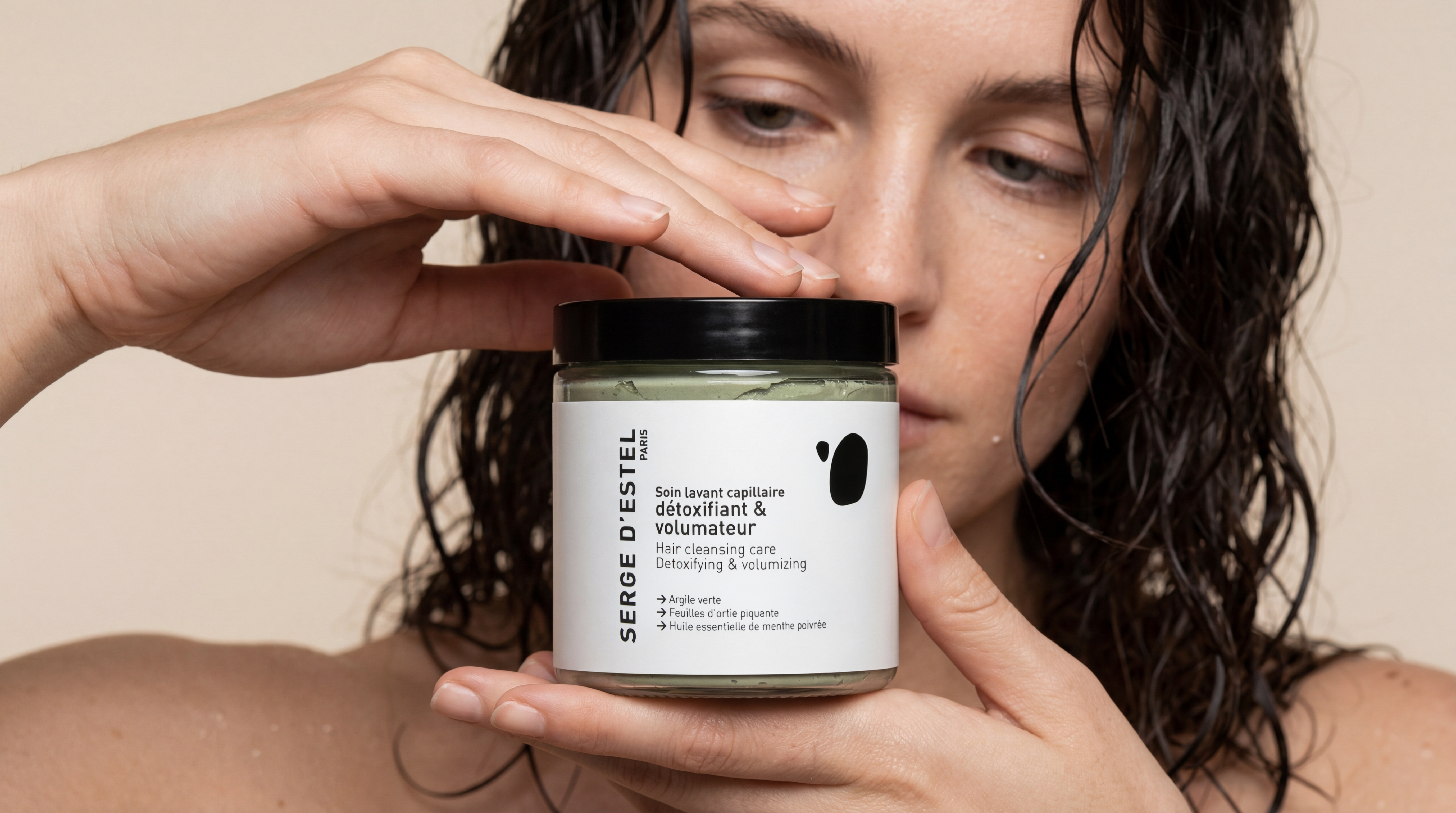Gel de coiffage et masque cheveux bouclés